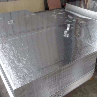 La lamiera di acciaio di ASTM A526 ricoperta di ferro galvanizzato piano dello zinco riveste 6000mm DX51D laminati a caldo