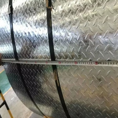 SGCC CGCC ha galvanizzato la larghezza DX51D dei materiali di tetto del piatto di Chequer 600mm