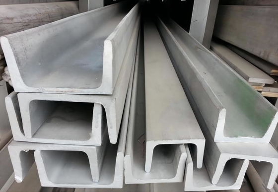 Profili galvanizzati GI di acciaio dolce dell'en S235JR S275JR S355JR A36 SS400 della scanalatura a &quot;u&quot; di ASTM