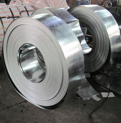 Dx51 Z100 Z350 SGCC Striscia di acciaio galvanizzato Jis G550 G40 G60 Z275 14 16 Gauge