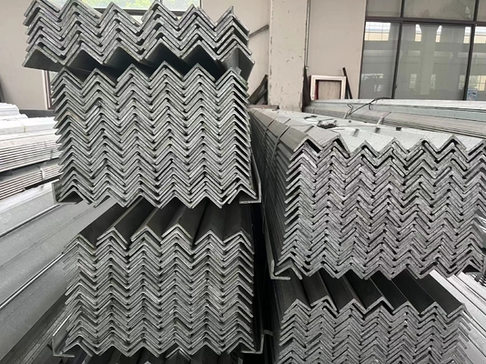 Bar angolare in acciaio inossidabile di grado ASTM 201 304 316L laminato a caldo 3m 5m 6m per l'industria